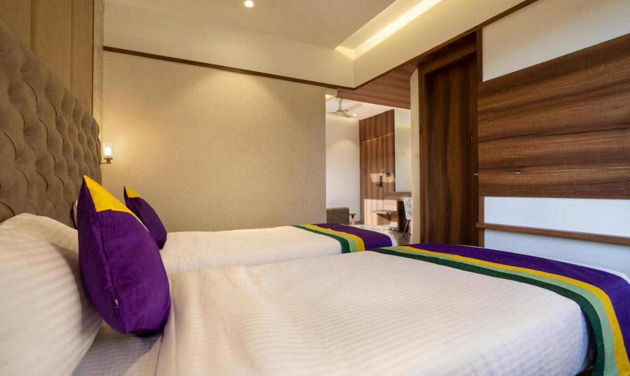 Treebo Premium Savera Inn Mumbai Exterior photo